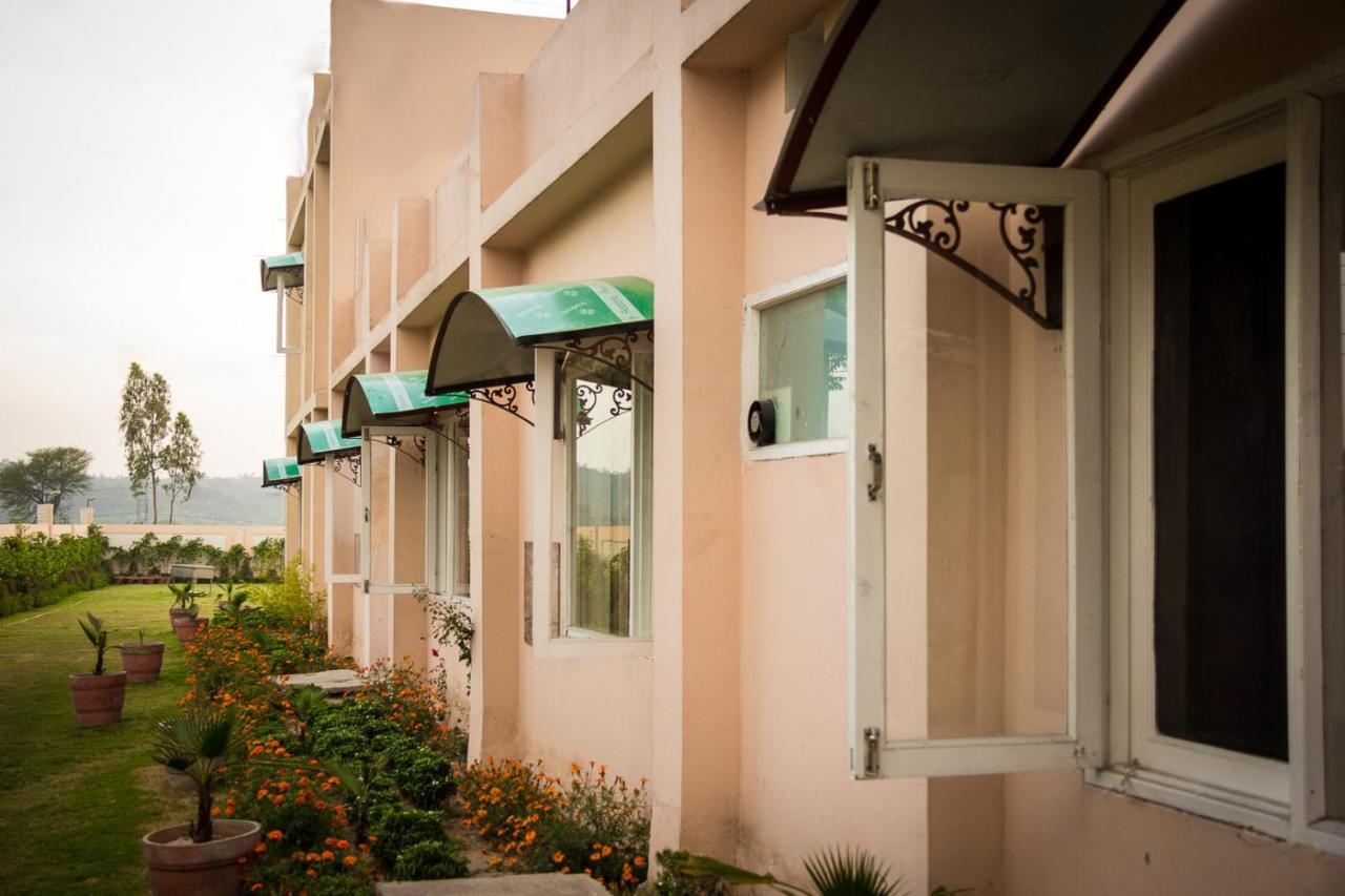 The Baghban Hotel & Resort, Baddi المظهر الخارجي الصورة